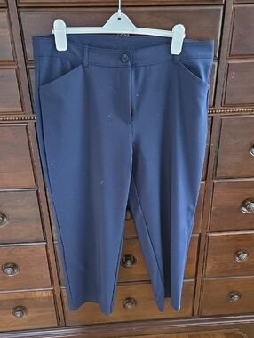 Chico's Cropped Pants Size 3.5 Blue. Like new!